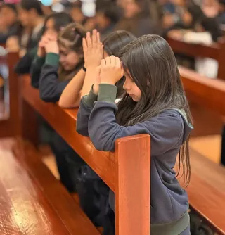 Alumnas del Colegio Horizontes en una actividad de formación cristiana